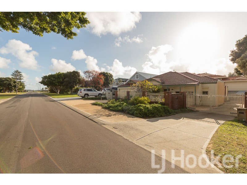 16a Gloucester Avenue, Shoalwater WA 6169