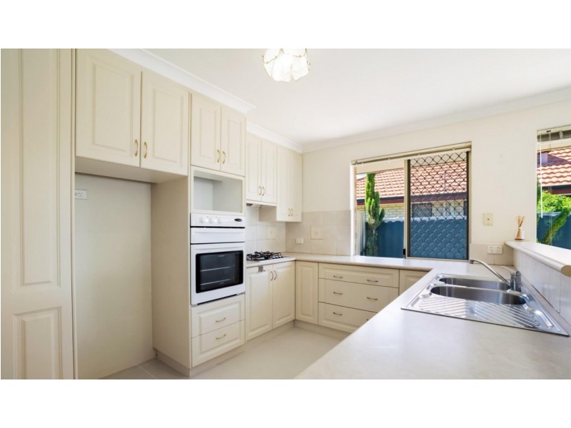 25 Holcombe Road, Warnbro WA 6169