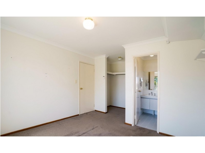 25 Holcombe Road, Warnbro WA 6169