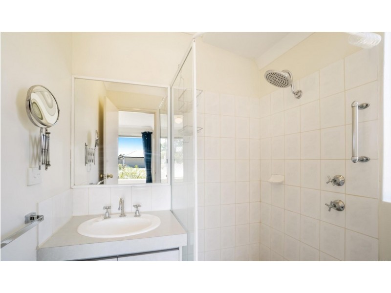 25 Holcombe Road, Warnbro WA 6169