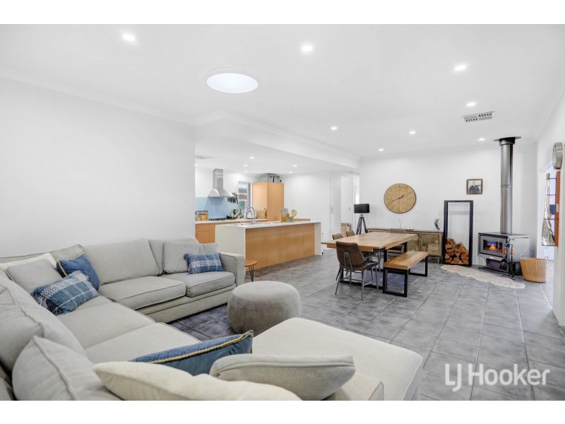 20 Poinsettia Green, Halls Head WA 6210