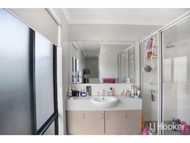 20 Poinsettia Green, Halls Head WA 6210