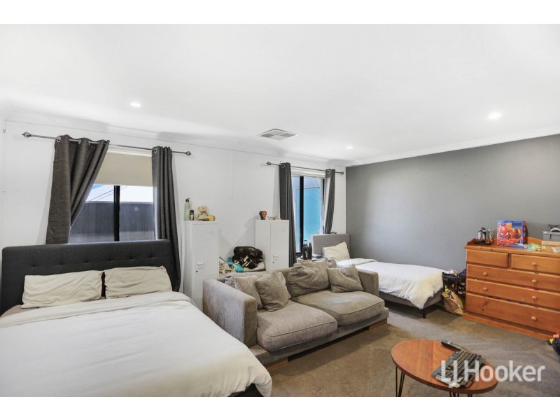 20 Poinsettia Green, Halls Head WA 6210