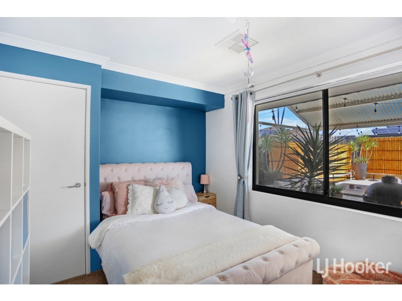 20 Poinsettia Green, Halls Head WA 6210