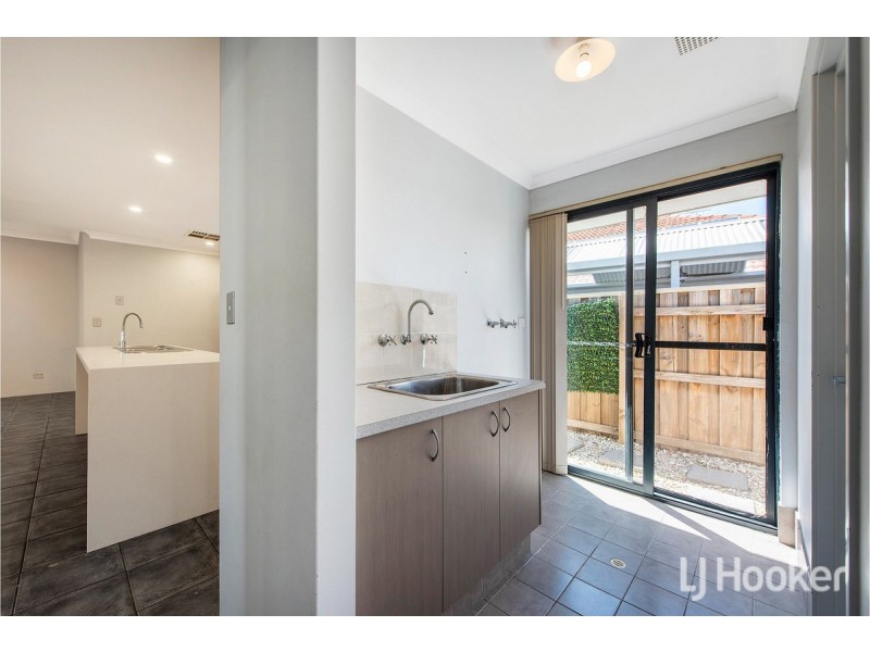 20 Poinsettia Green, Halls Head WA 6210