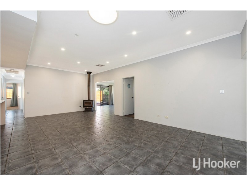 20 Poinsettia Green, Halls Head WA 6210