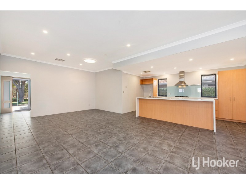 20 Poinsettia Green, Halls Head WA 6210