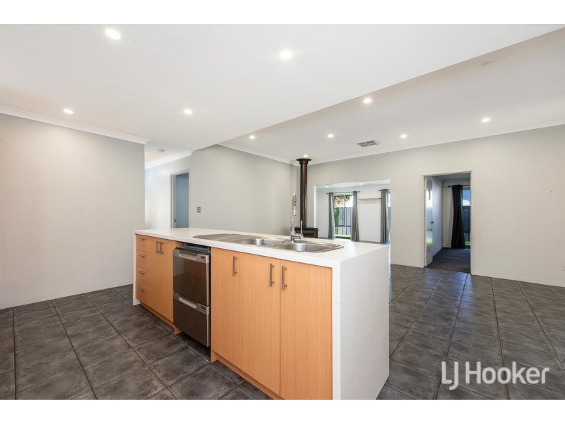 20 Poinsettia Green, Halls Head WA 6210