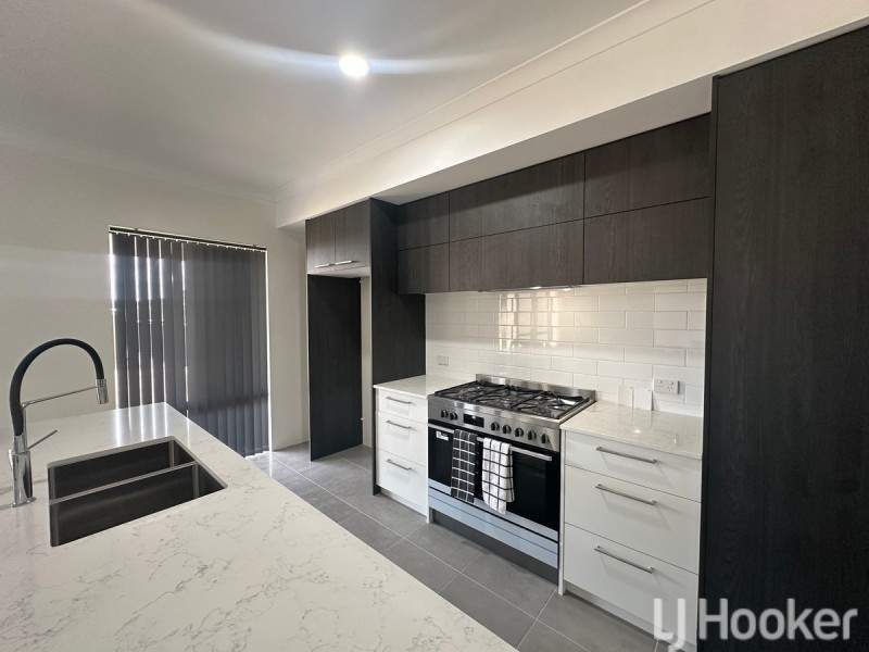 25 Kelston Approach, Lakelands WA 6180