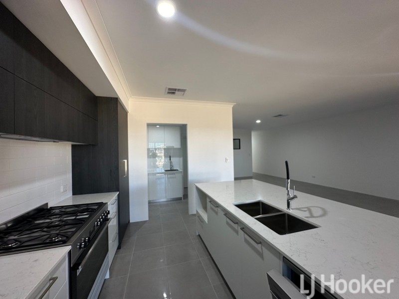 25 Kelston Approach, Lakelands WA 6180