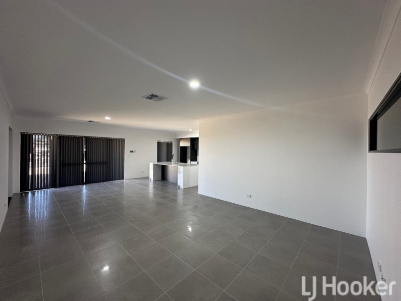 25 Kelston Approach, Lakelands WA 6180