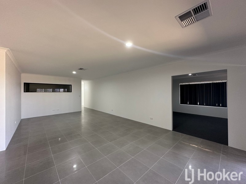 25 Kelston Approach, Lakelands WA 6180