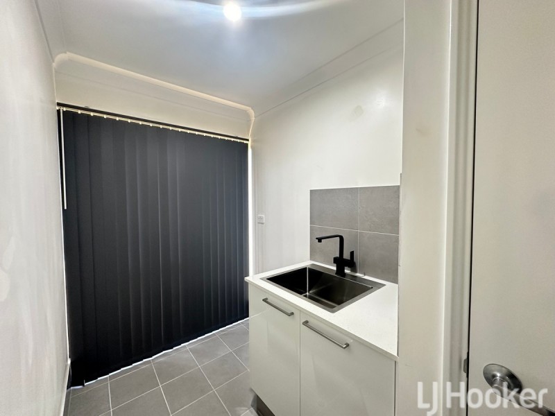 25 Kelston Approach, Lakelands WA 6180