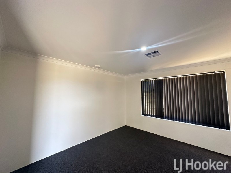 25 Kelston Approach, Lakelands WA 6180