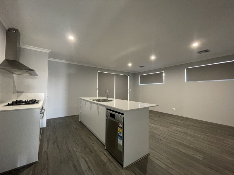 6 Sleaford Approach, Golden Bay WA 6174