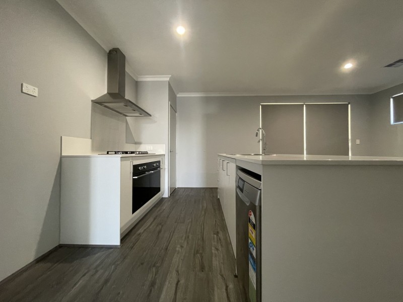 6 Sleaford Approach, Golden Bay WA 6174