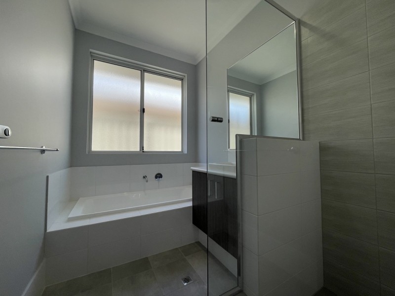 6 Sleaford Approach, Golden Bay WA 6174