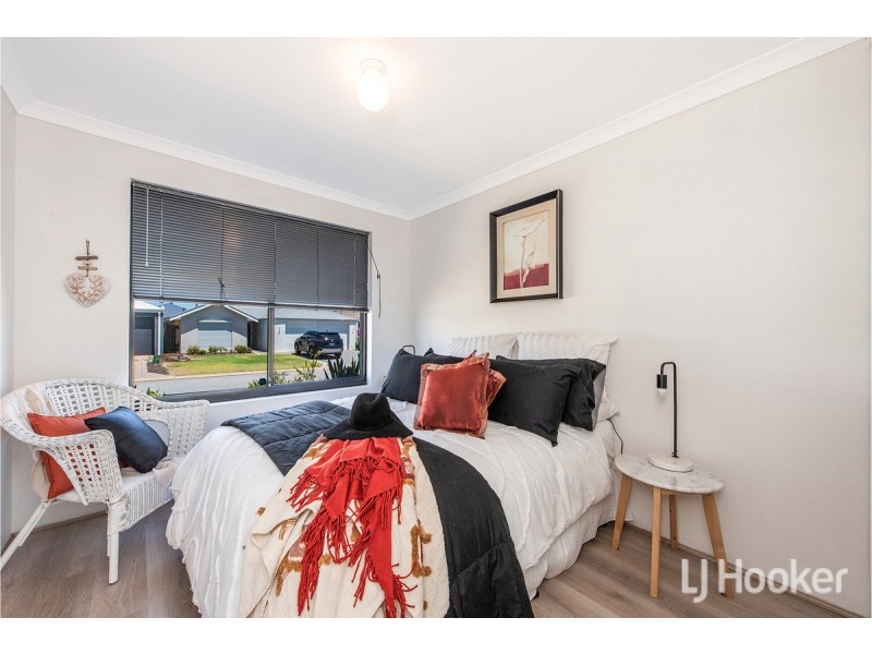 11 Harvey Crescent, South Yunderup WA 6208