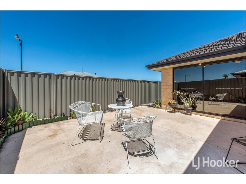 11 Harvey Crescent, South Yunderup WA 6208