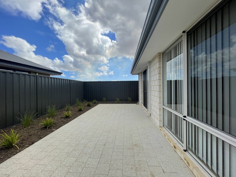 27 Narran Street, Anketell WA 6167