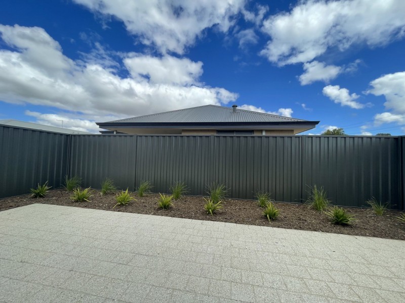 27 Narran Street, Anketell WA 6167