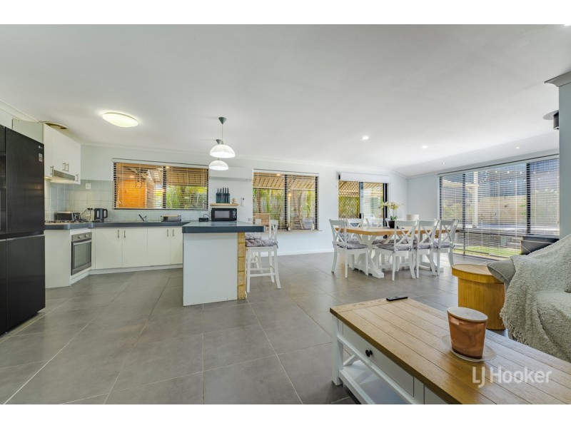 10 Lucidus Retreat, Greenfields WA 6210