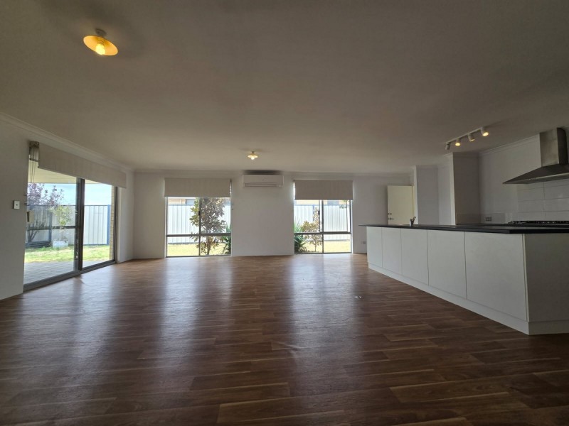 7 Highland Crescent, Meadow Springs WA 6210