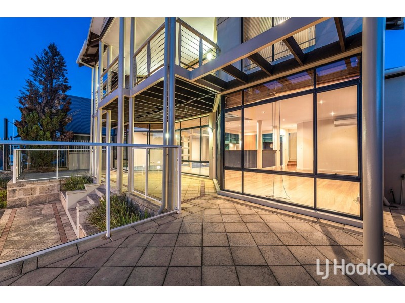 3 Starfire Close, Halls Head WA 6210