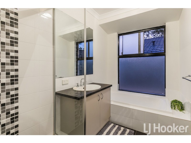 16 Finchley Way, Wellard WA 6170