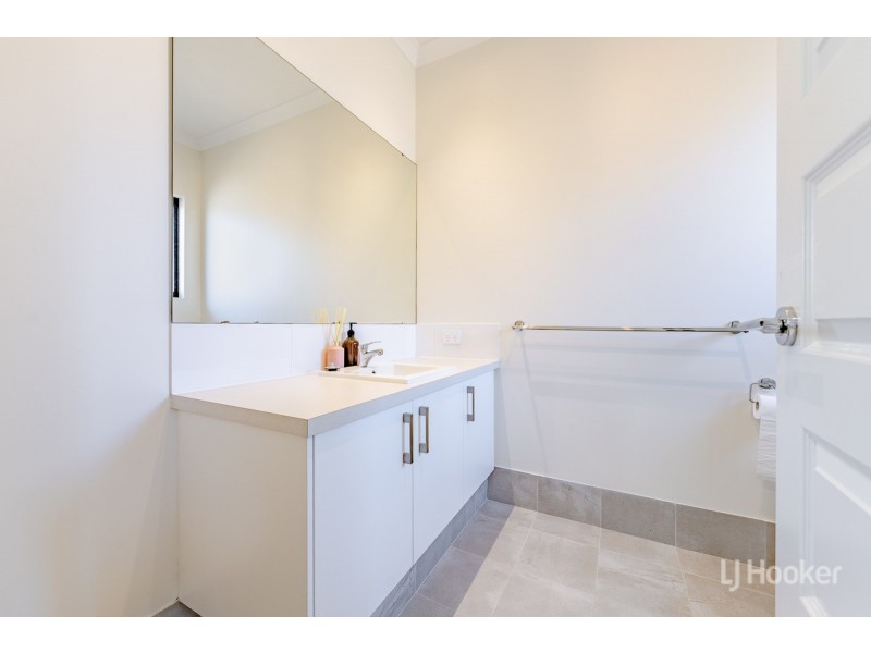 24 Headingley Link, Meadow Springs WA 6210