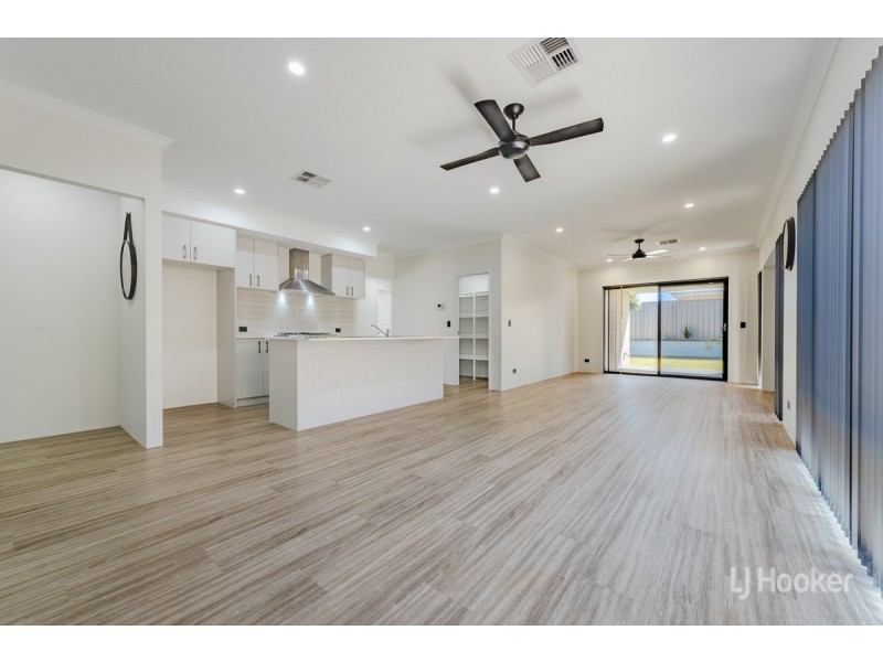 24 Headingley Link, Meadow Springs WA 6210