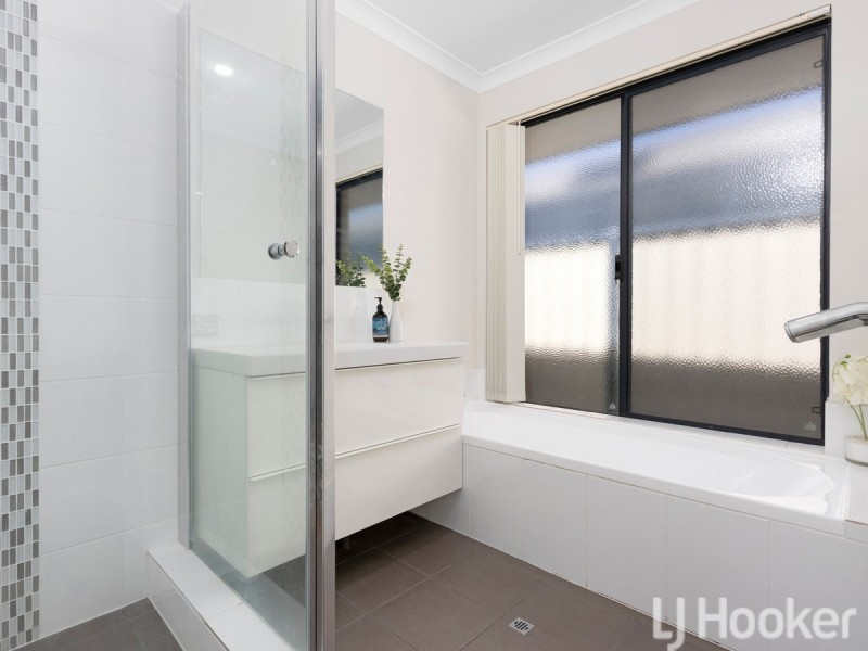 99 Pebble Beach Boulevard, Meadow Springs WA 6210