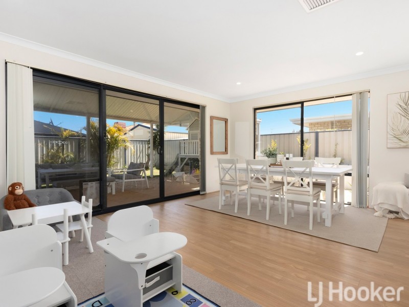 99 Pebble Beach Boulevard, Meadow Springs WA 6210