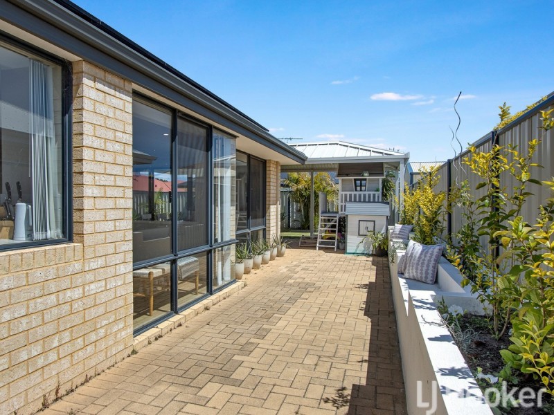 99 Pebble Beach Boulevard, Meadow Springs WA 6210