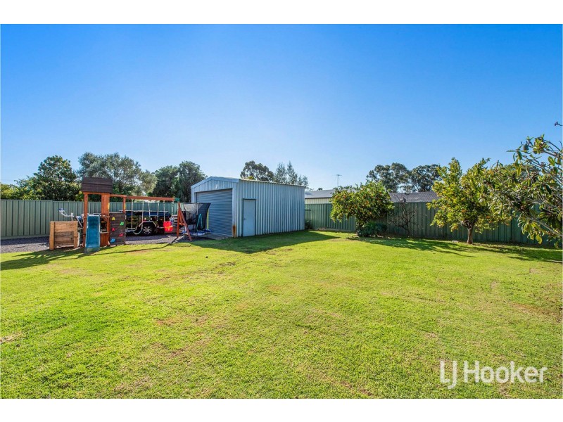 8 Jupiter Way, Greenfields WA 6210