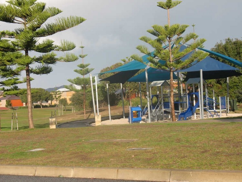 3 Castaway Cove, Halls Head WA 6210