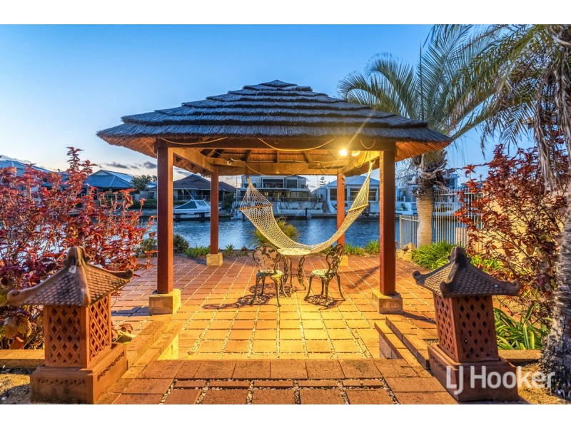 6 Starfire Close, Halls Head WA 6210