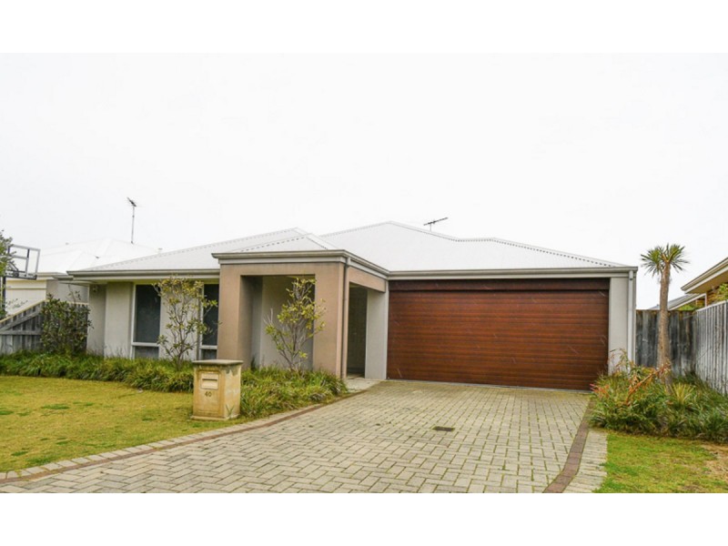 40 Santalum Circus, Halls Head WA 6210
