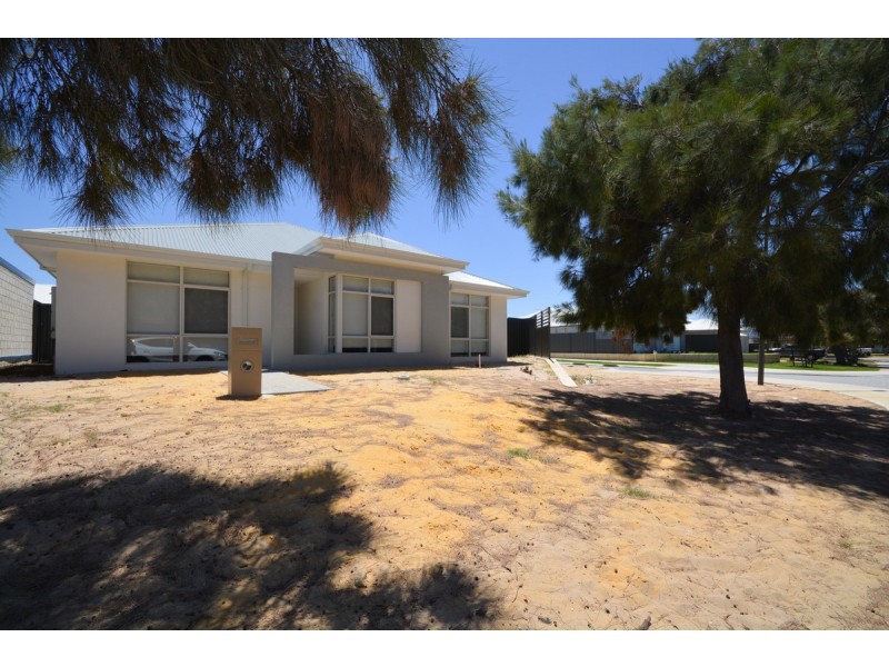 32 Swiftshire Road, Madora Bay WA 6210