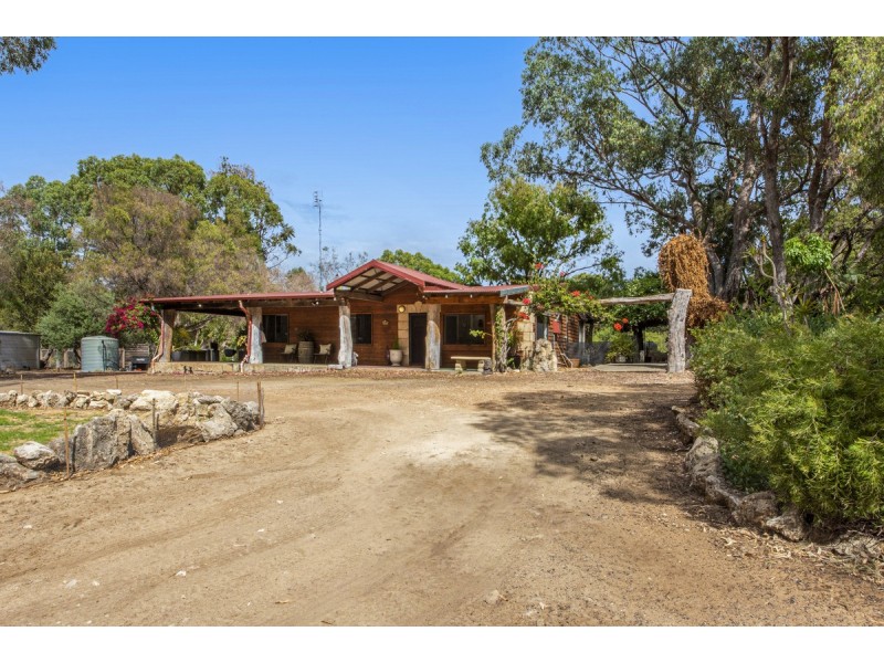 134 Newnham Road, Lake Clifton WA 6215