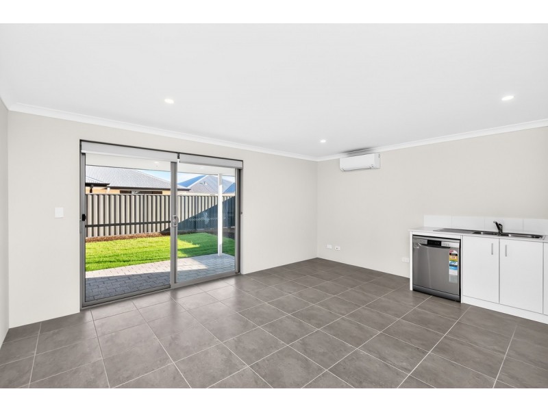 30 Brumlow Way, Lakelands WA 6180