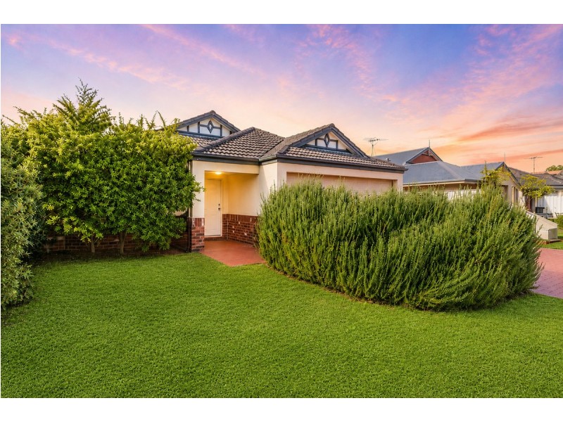 12 Pineknoll Gardens, Meadow Springs WA 6210