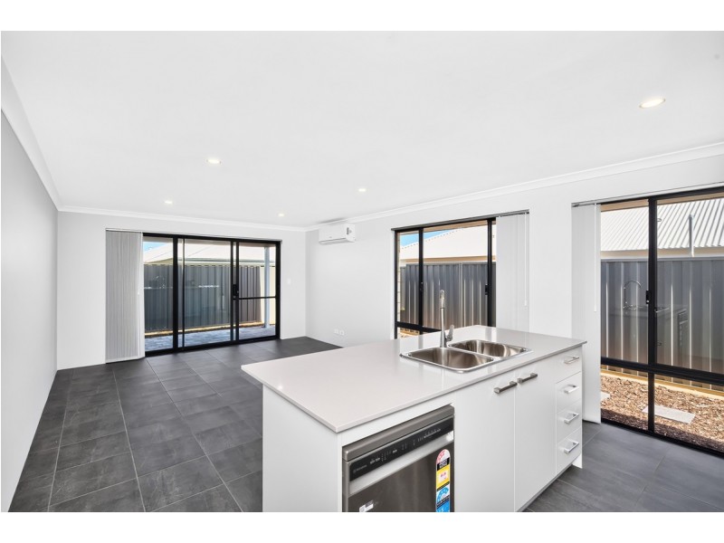 27B Magnolia Way, Lakelands WA 6180