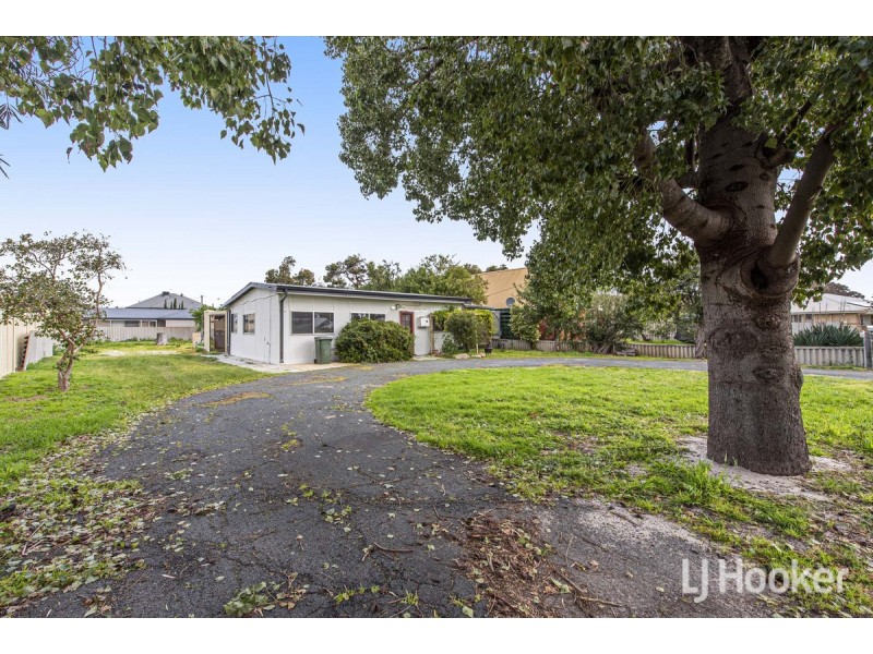 9 Brooking Road, Coodanup WA 6210