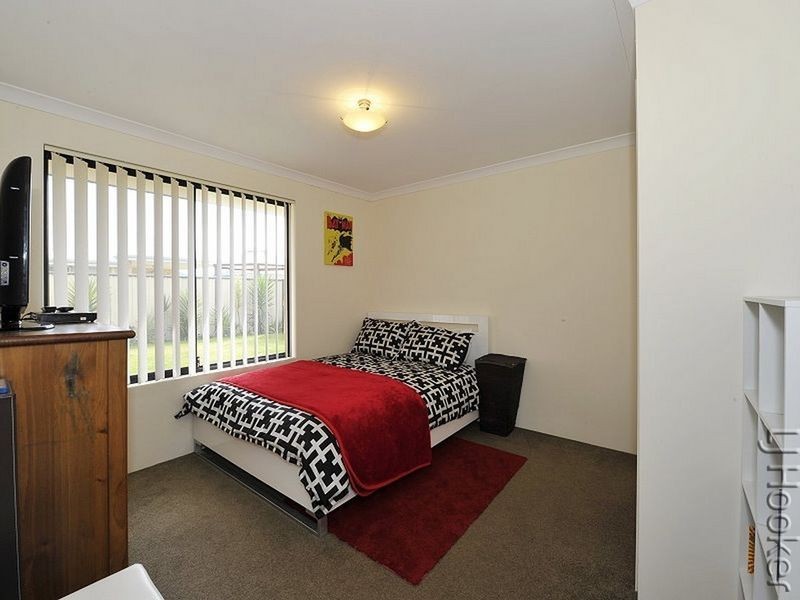 25 Nankeen Approach, Dudley Park WA 6210