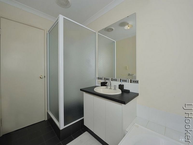 25 Nankeen Approach, Dudley Park WA 6210