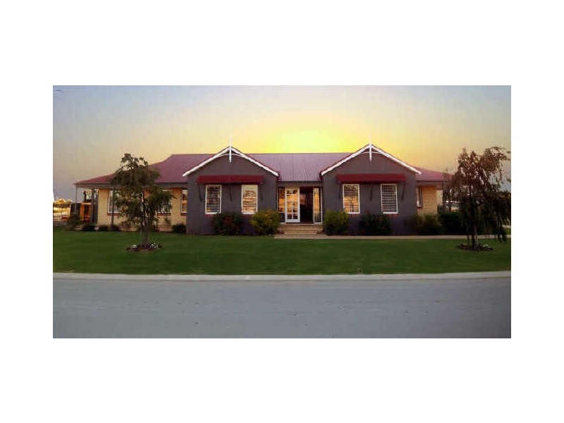 1 Dalona Parkway, Lakelands WA 6210