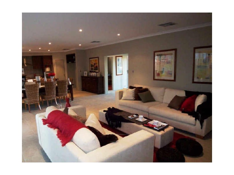 1 Dalona Parkway, Lakelands WA 6210