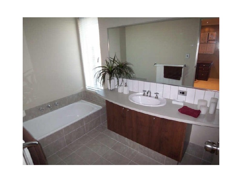 1 Dalona Parkway, Lakelands WA 6210