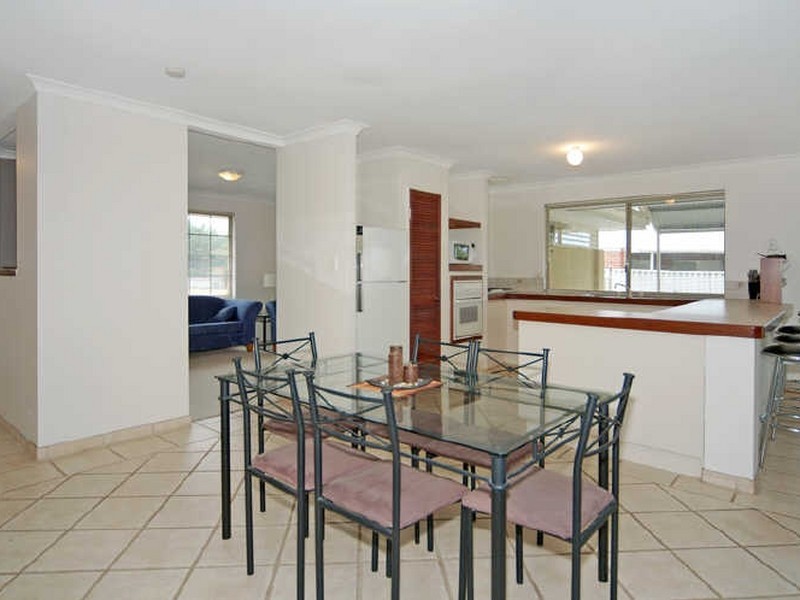 10 Scrubbird Court, Barragup WA 6210